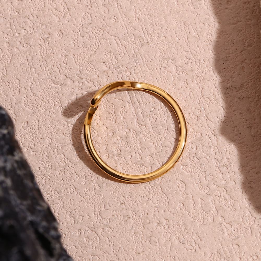 Serena Wave Minimalist Ring