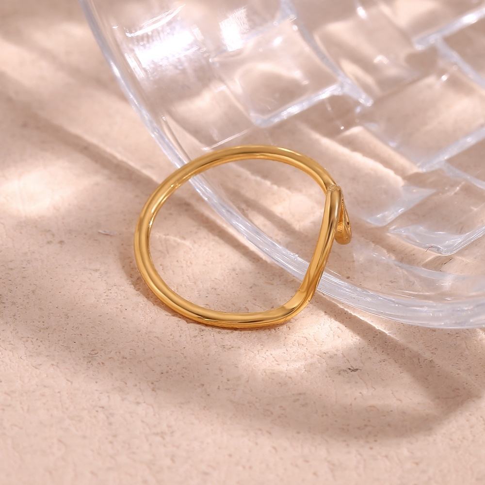 Serena Wave Minimalist Ring