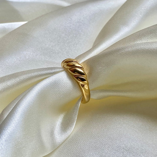 Lily Minimalist Ring