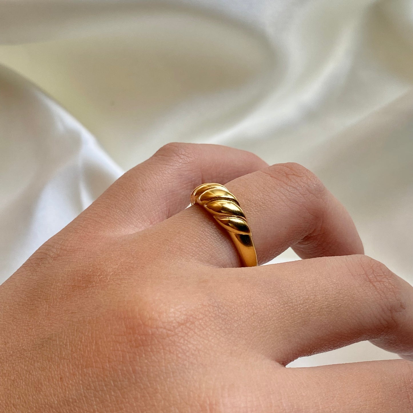 Lily Minimalist Ring