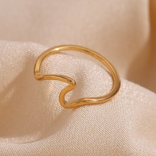 Serena Wave Minimalist Ring