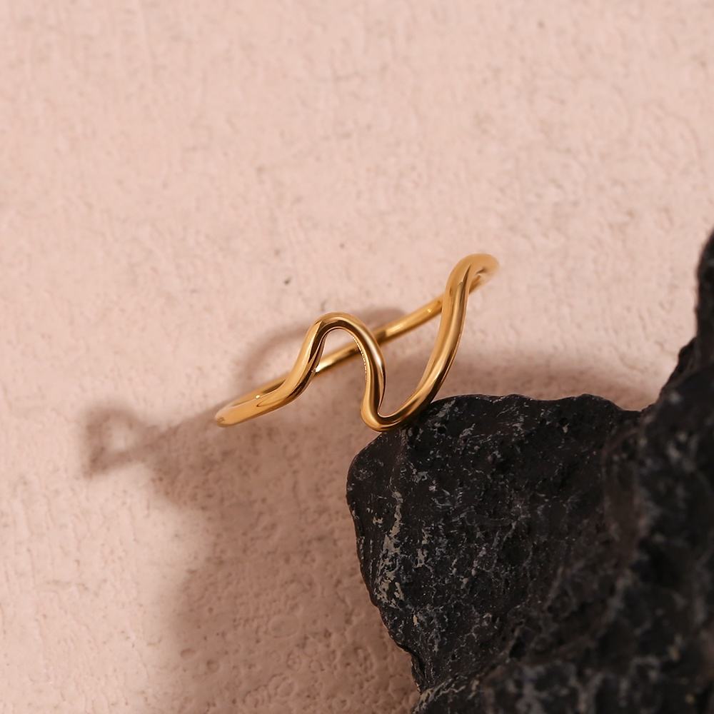 Serena Wave Minimalist Ring